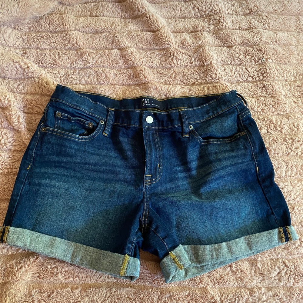 Like new! 5” inseam